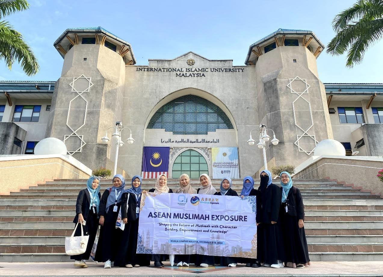 Mahasiswa Program Studi Sastra Arab Menyampaikan Gagasannya Terkait ...